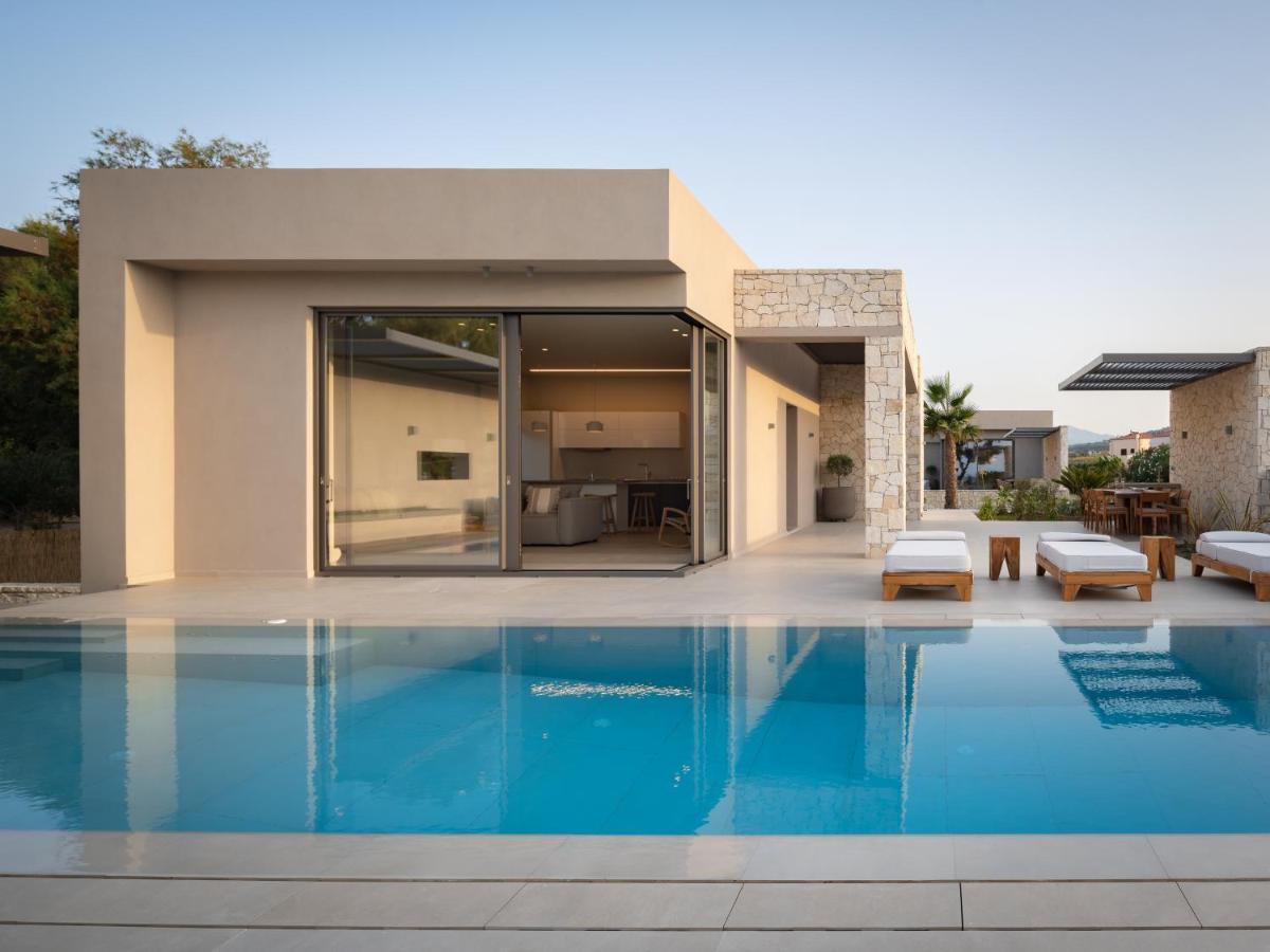 Artemis Seafront Villa, An Evanescence Sea Retreat, By Thinkvilla 塔伦蒂斯 外观 照片