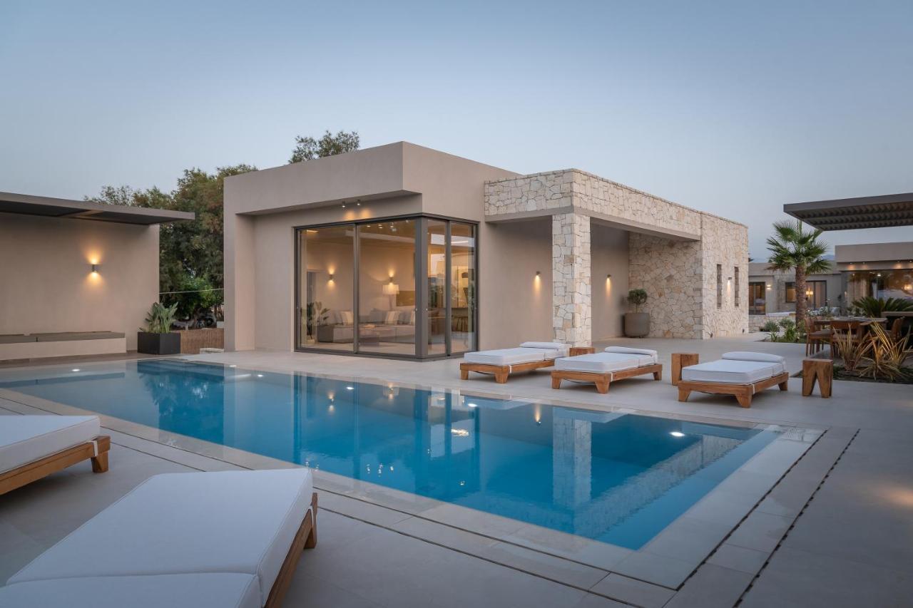 Artemis Seafront Villa, An Evanescence Sea Retreat, By Thinkvilla 塔伦蒂斯 外观 照片