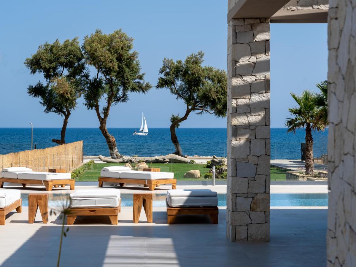 Artemis Seafront Villa, An Evanescence Sea Retreat, By Thinkvilla 塔伦蒂斯 外观 照片